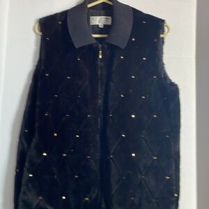 St. John Sport Essentials Black Quilted Zipup Faux Fur Vest Beautiful brand